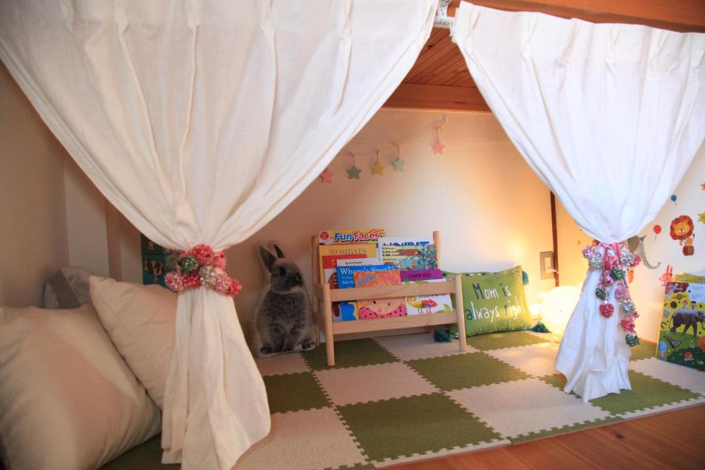 Postel nebo postele na pokoji v ubytování Temari Inn Oitoma