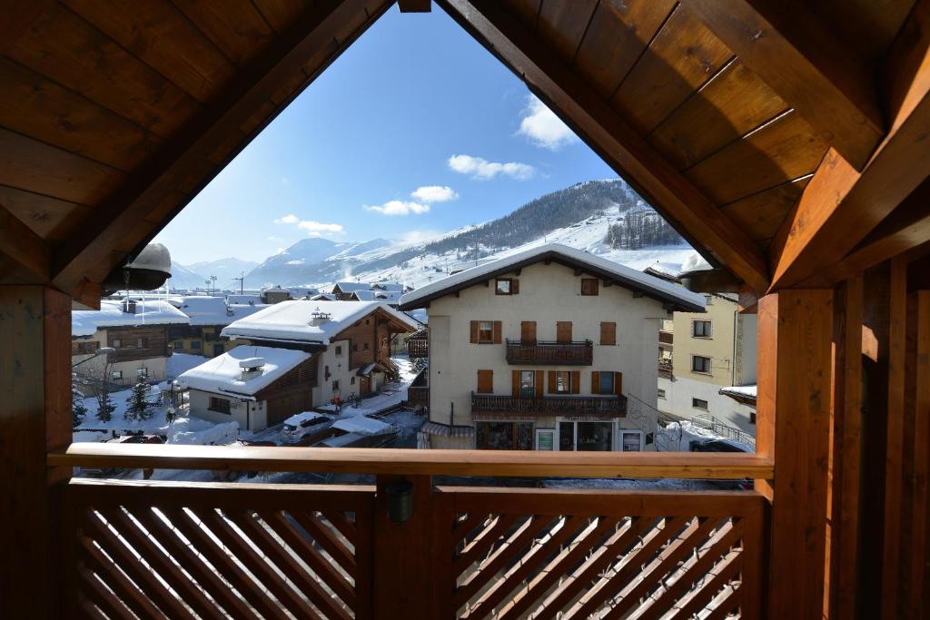 Nespecifikovaný výhled na hory nebo výhled na hory při pohledu z hotelu