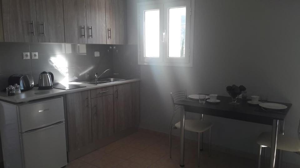 Kuchyň nebo kuchyňský kout v ubytování Rodanthy Studios IV