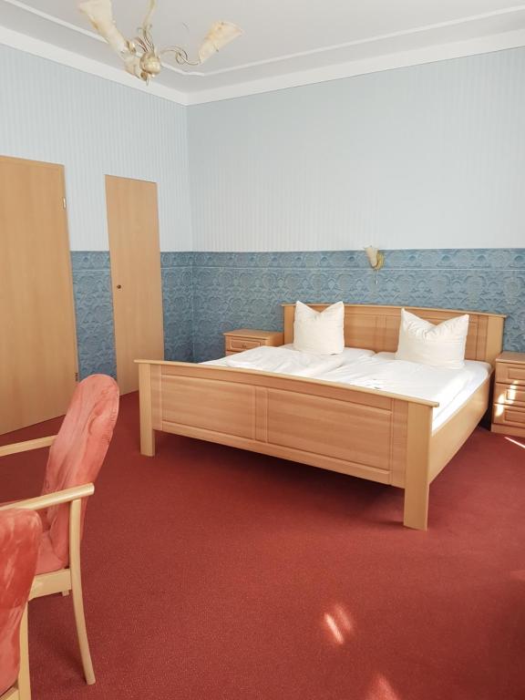 Postel nebo postele na pokoji v ubytování Hotel Garni Dekorahaus