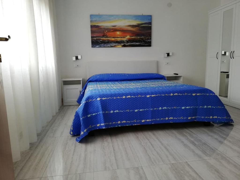 A bed or beds in a room at Appartamento Le Magnolie 2