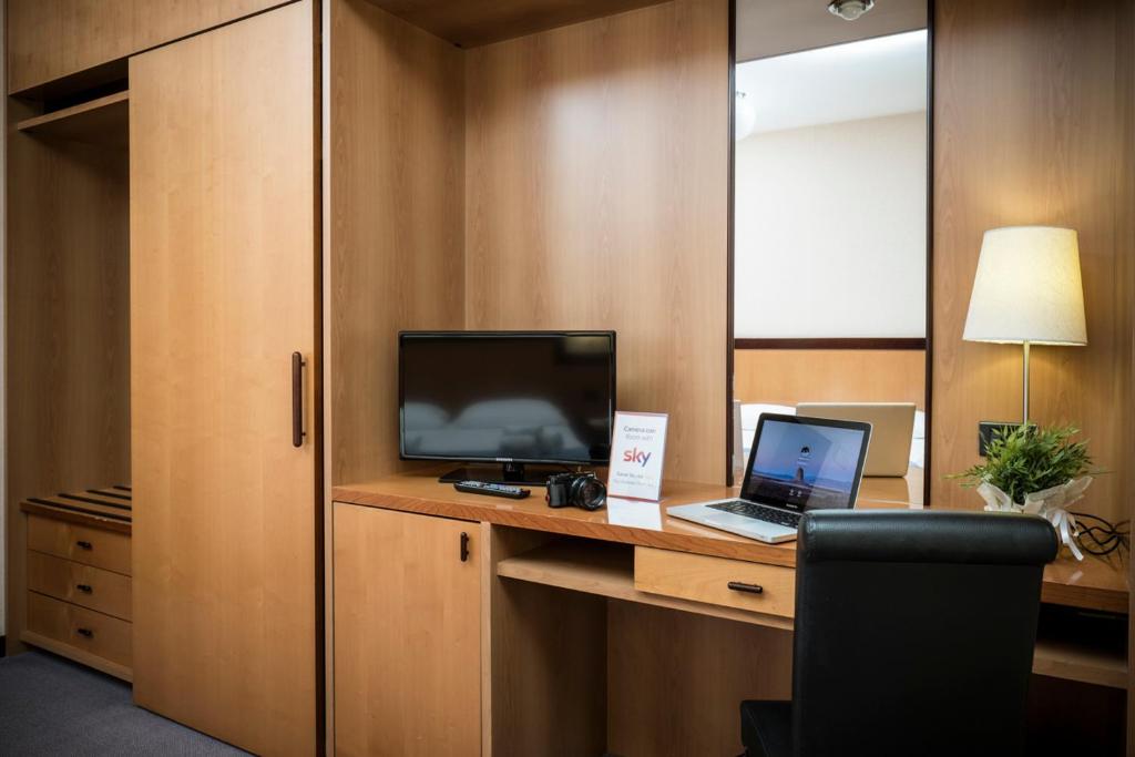 TV a/nebo společenská místnost v ubytování Hotel Olimpia