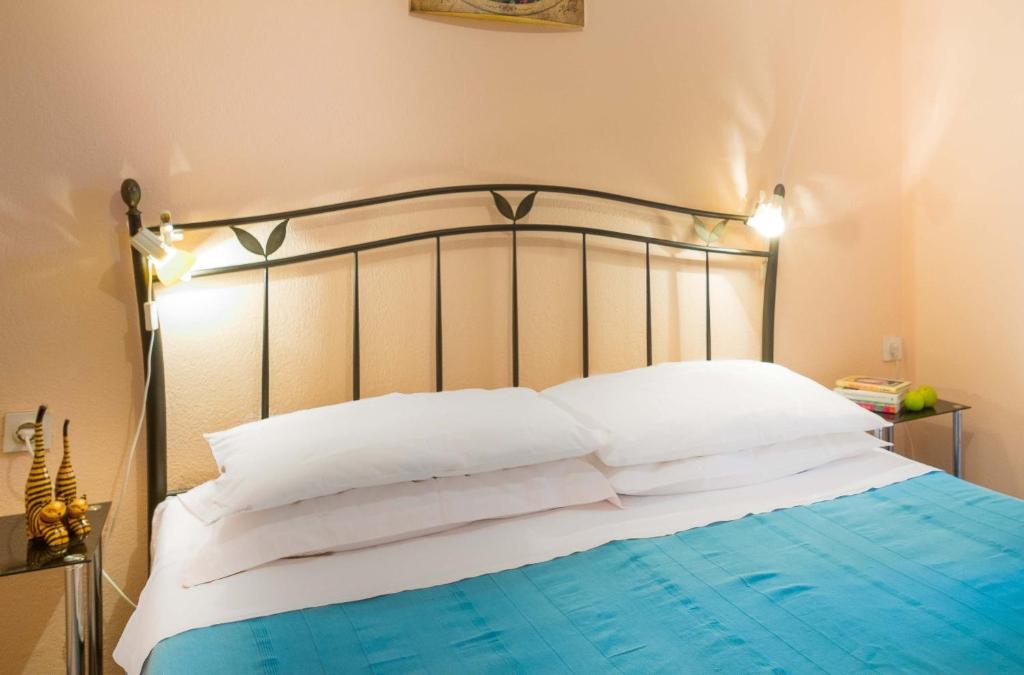 Postel nebo postele na pokoji v ubytování Silver Beach Apartments Vis