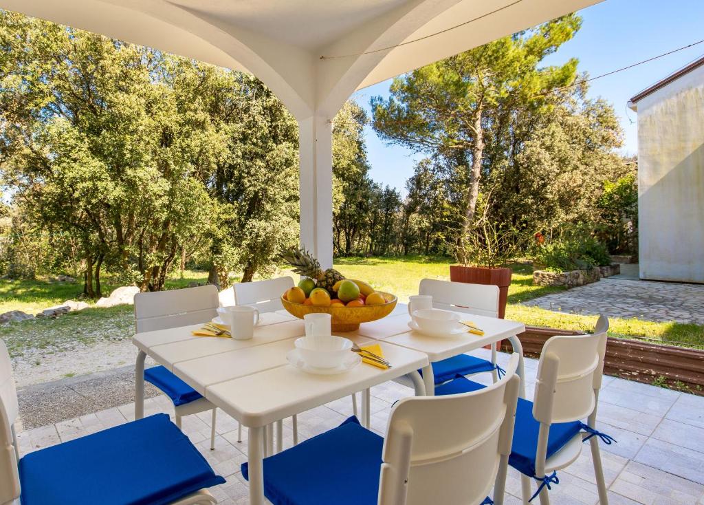 Apartment in pinewood near the sea, Nerezine (updated prices 2024)