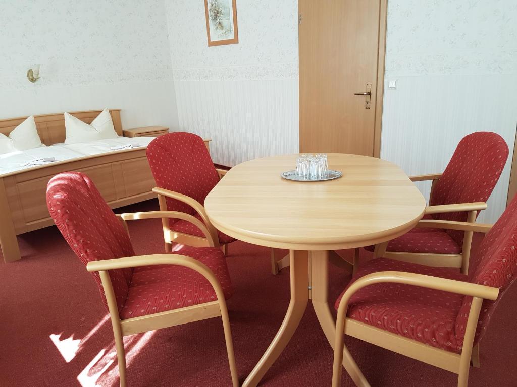 Posezení v ubytování Hotel Garni Dekorahaus
