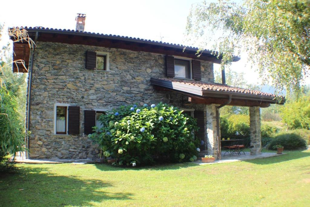 Vonkajšia záhrada v ubytovaní Villa Erica con piscina privata sul lago di Como