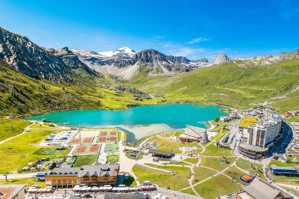 an aerial view of a resort near a mountain lake at Appartements résidence Roches Rouges in Tignes