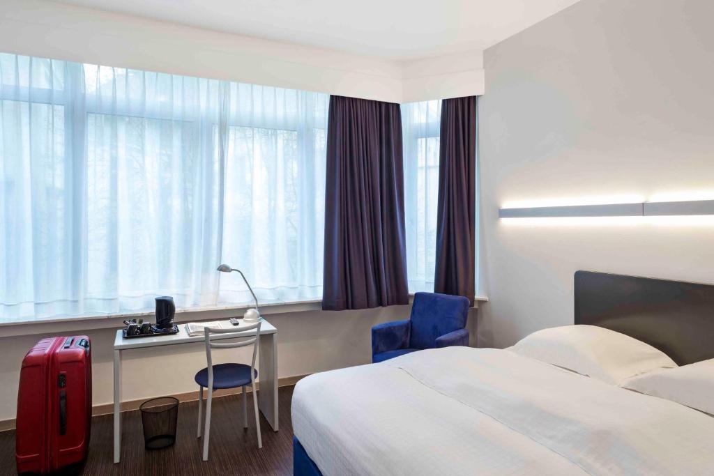 Postel nebo postele na pokoji v ubytování Hôtel Argus by happyCulture