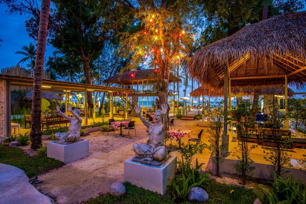 Zahrada ubytování Villa Cha-Cha Krabi Beachfront Resort