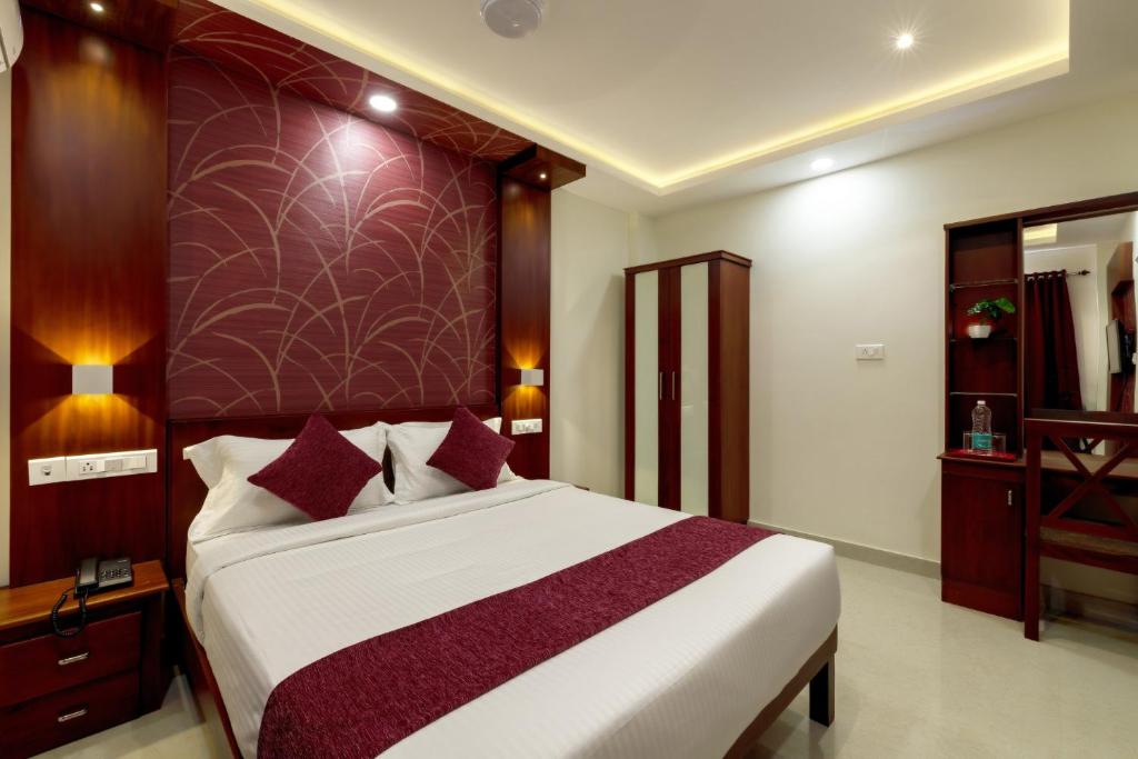 Postel nebo postele na pokoji v ubytování Burooj Hotel