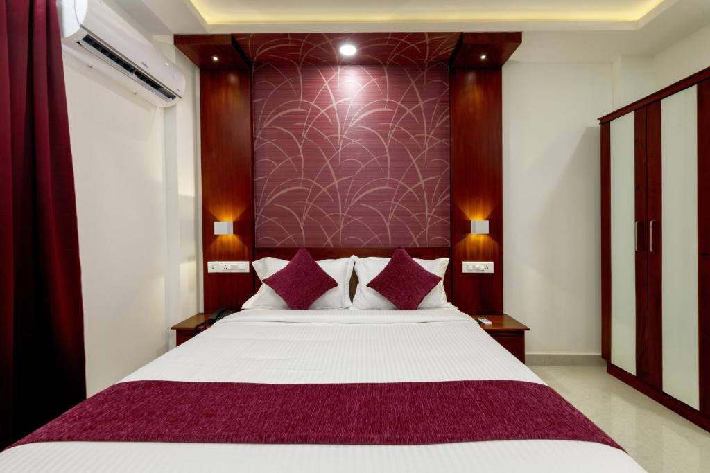 Postel nebo postele na pokoji v ubytování Burooj Hotel