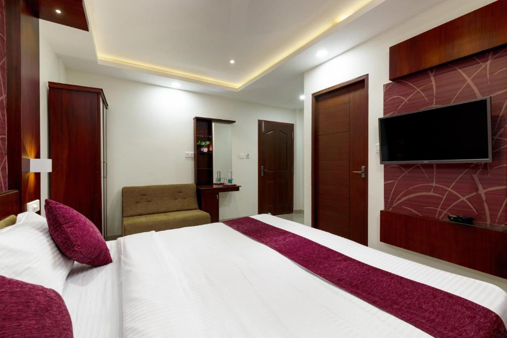 Postel nebo postele na pokoji v ubytování Burooj Hotel