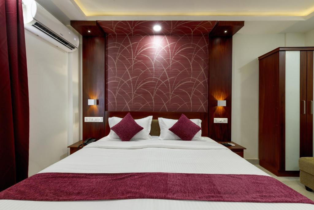 Postel nebo postele na pokoji v ubytování Burooj Hotel