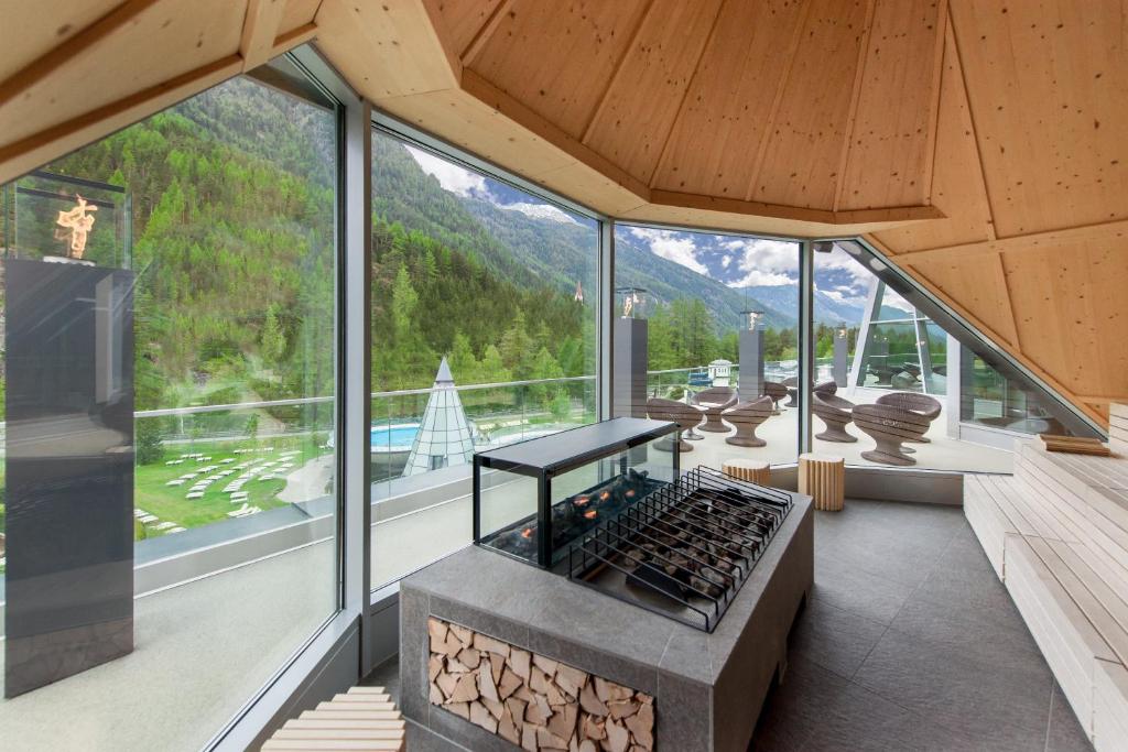 Výhľad na hory alebo výhľad na hory priamo z hotela