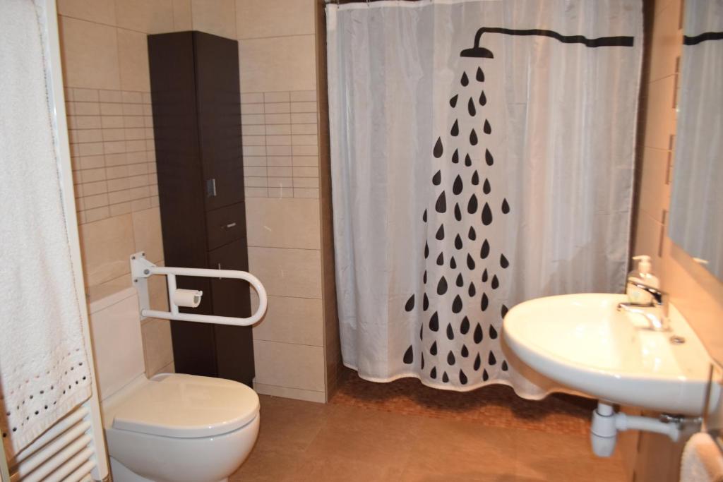 Koupelna v ubytování Apartamentos La Muralla