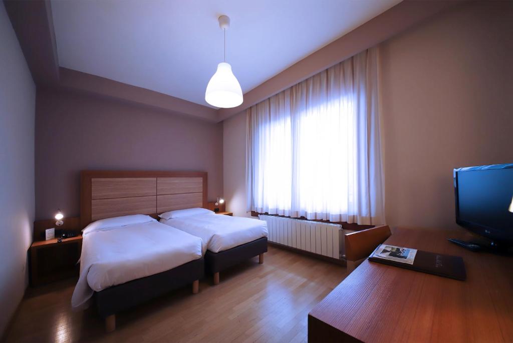 Postel nebo postele na pokoji v ubytování Monica Hotel Fiera
