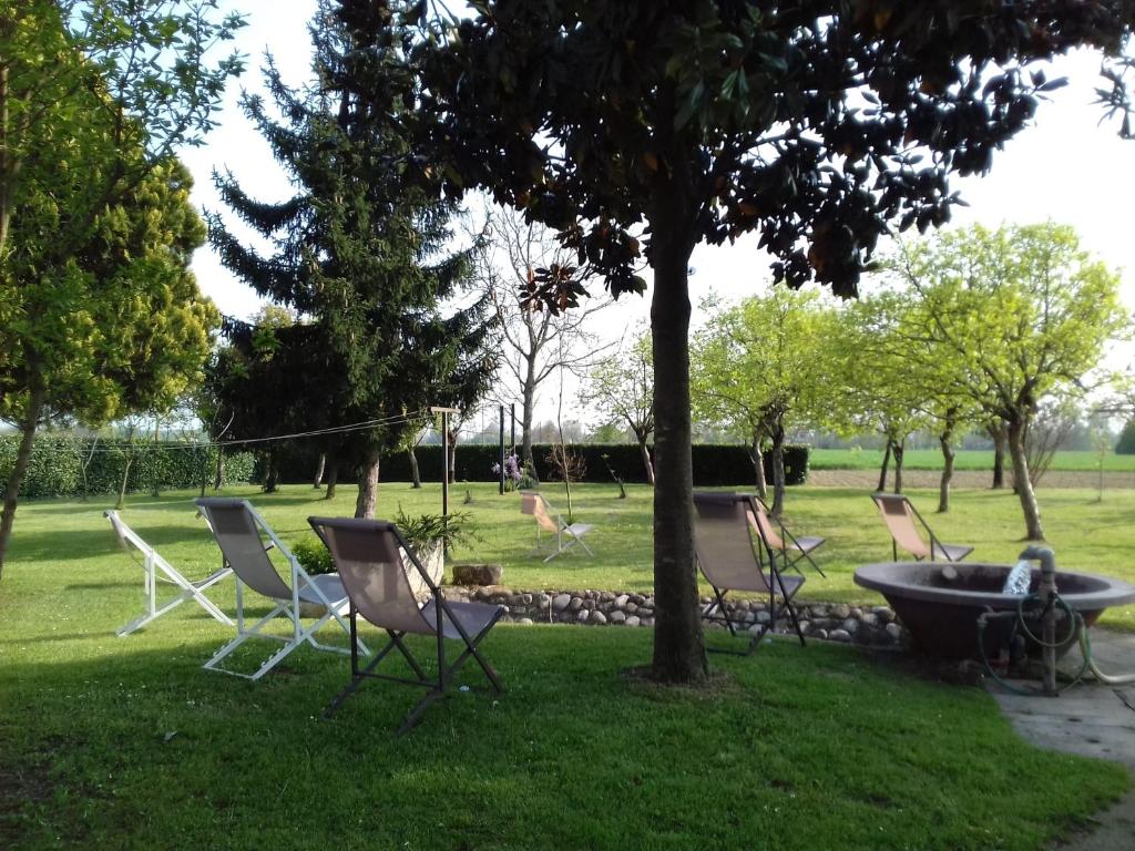 A garden outside Agriturismo le Colonie
