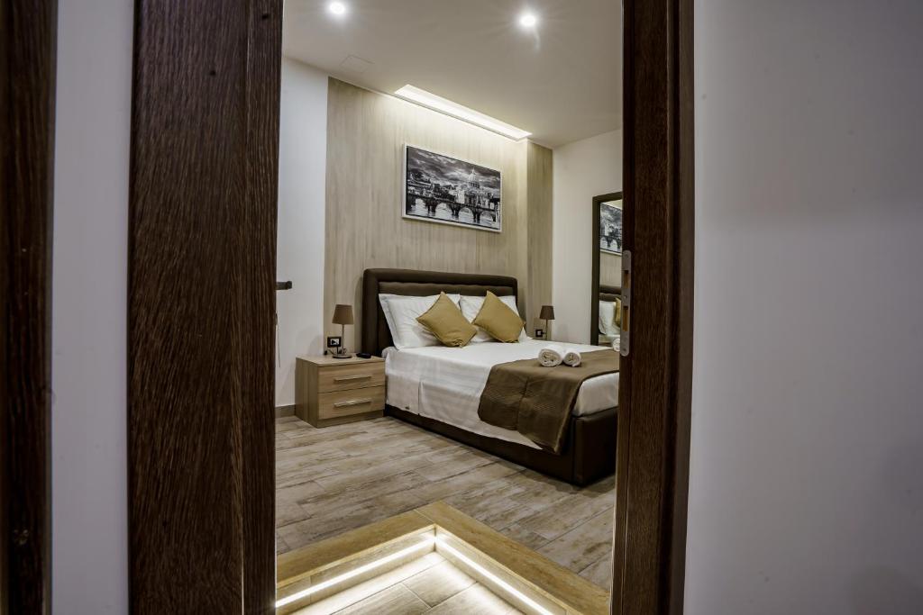 A bed or beds in a room at Noemi's rooms Guest House