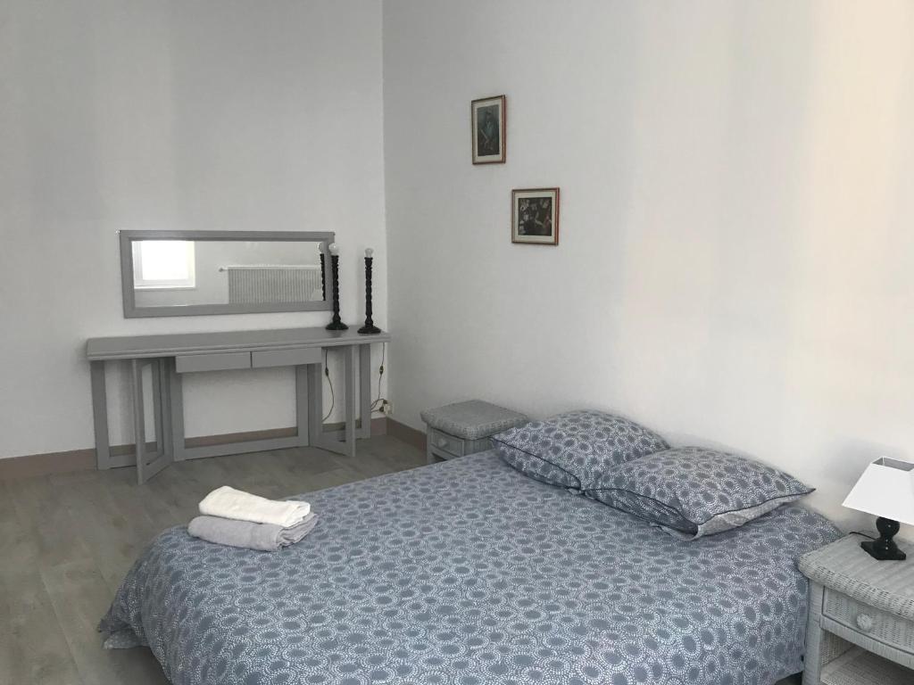 Кровать или кровати в номере coeur de ville