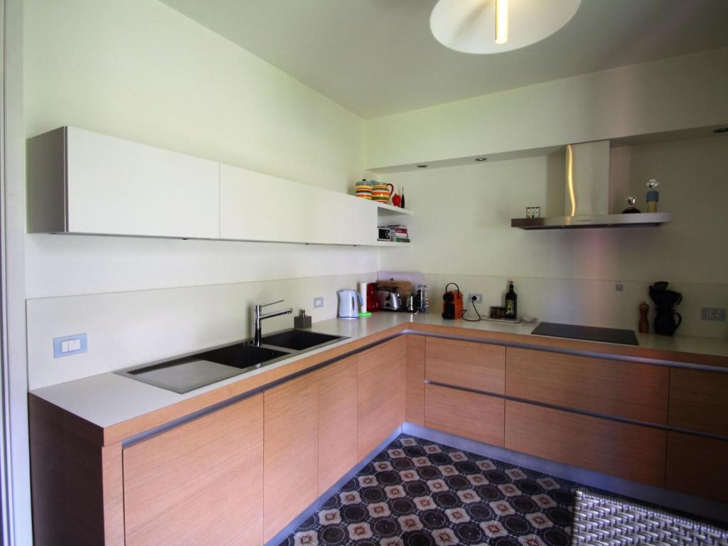 Kuchnia lub aneks kuchenny w obiekcie Apartment Residenza del Pascià by Interhome