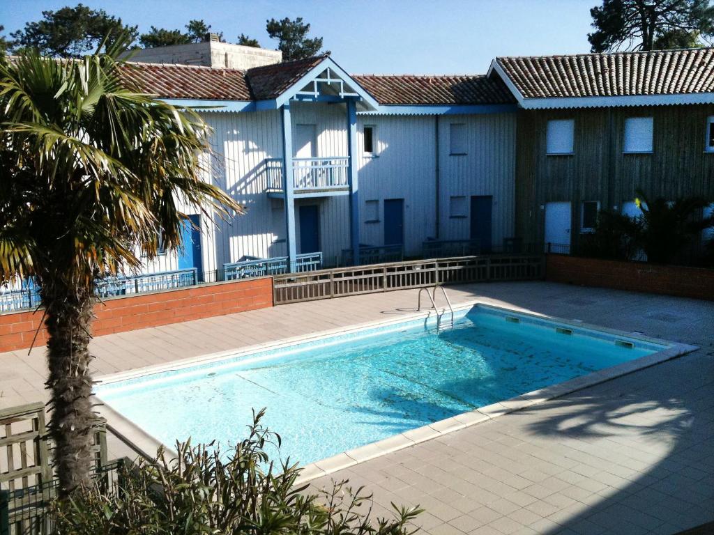 Piscina en o cerca de Studio La Canonnière by Interhome