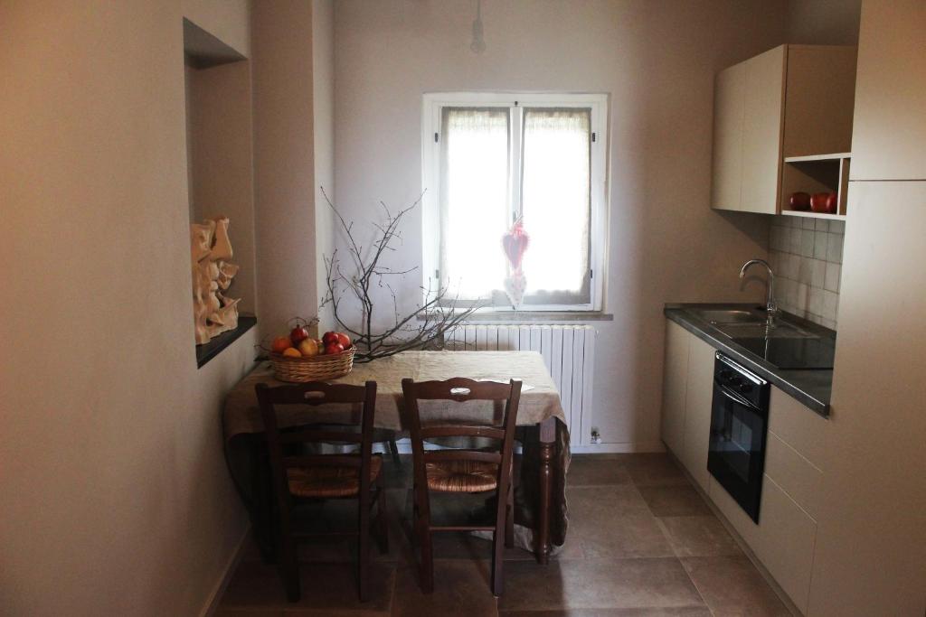 A kitchen or kitchenette at Agriturismo Qui e Ora
