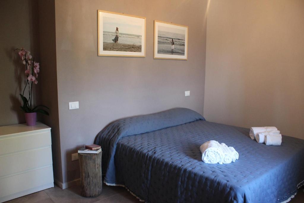 A bed or beds in a room at Agriturismo Qui e Ora