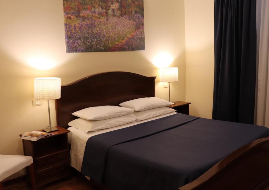 A bed or beds in a room at The Center Of Rome B&B