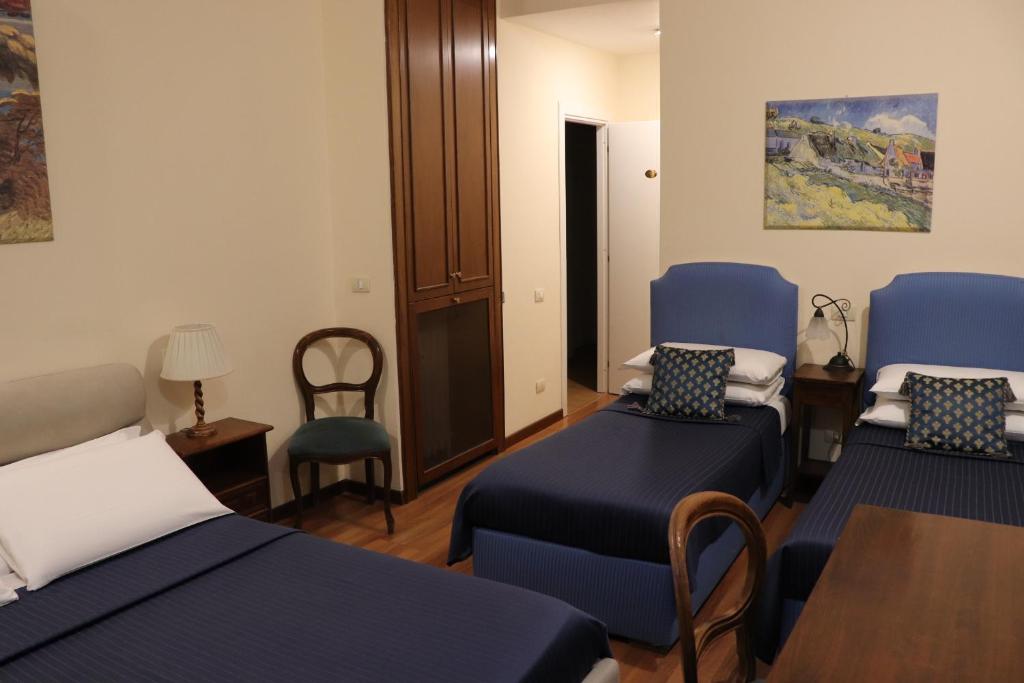 A seating area at The Center Of Rome B&B