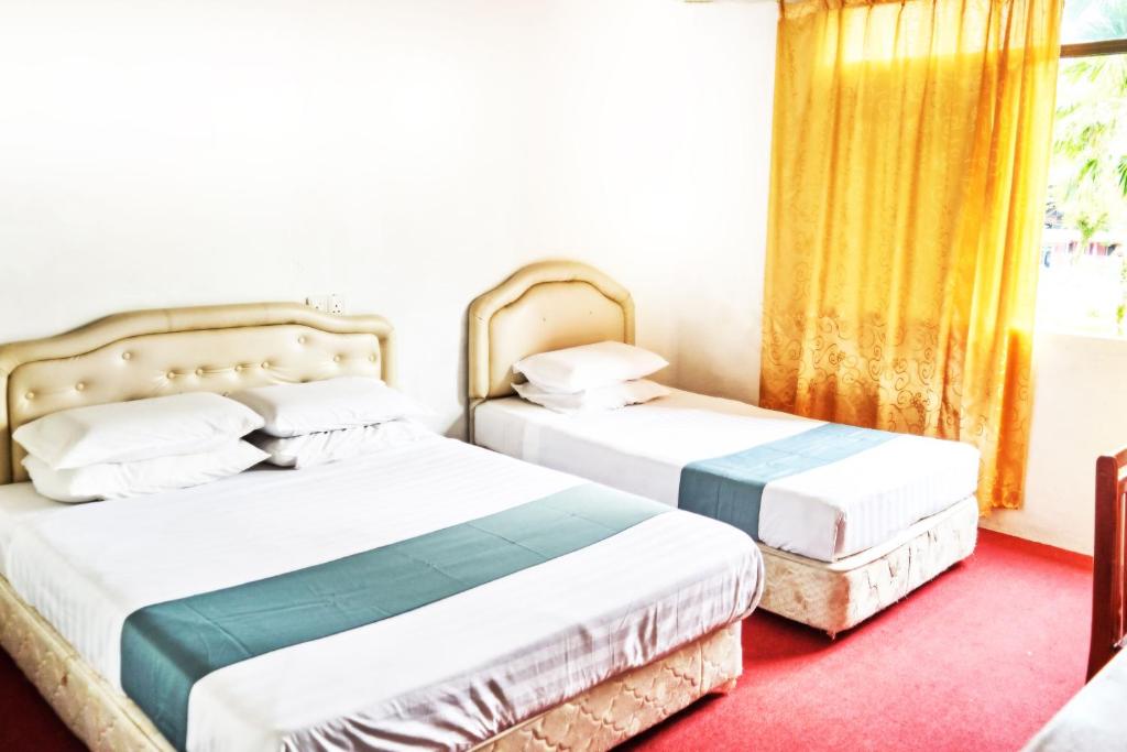 Postel nebo postele na pokoji v ubytování Plaza Inn