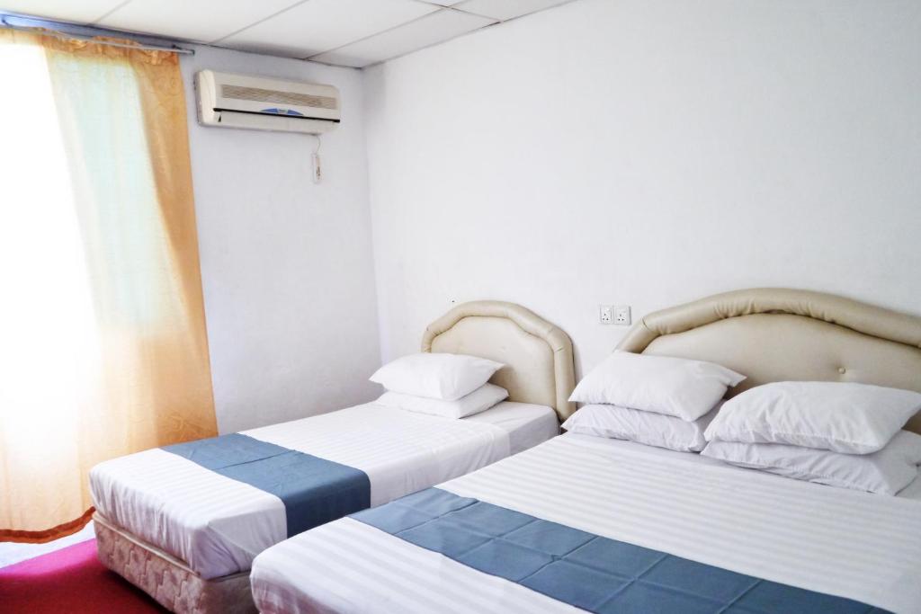 Postel nebo postele na pokoji v ubytování Plaza Inn