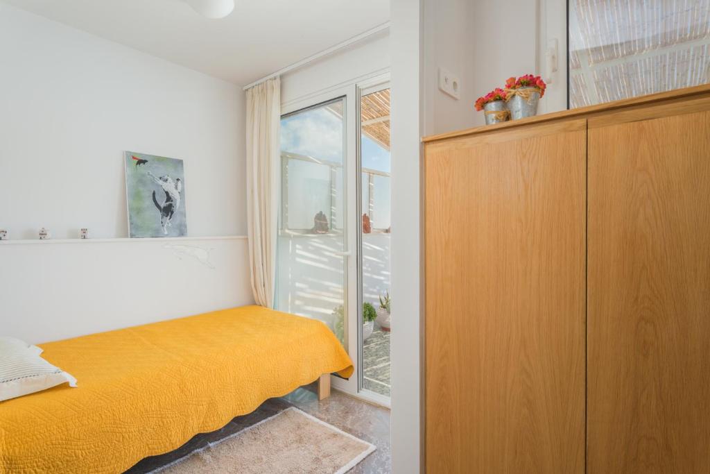 Posteľ alebo postele v izbe v ubytovaní Seafront Penthouse LEO