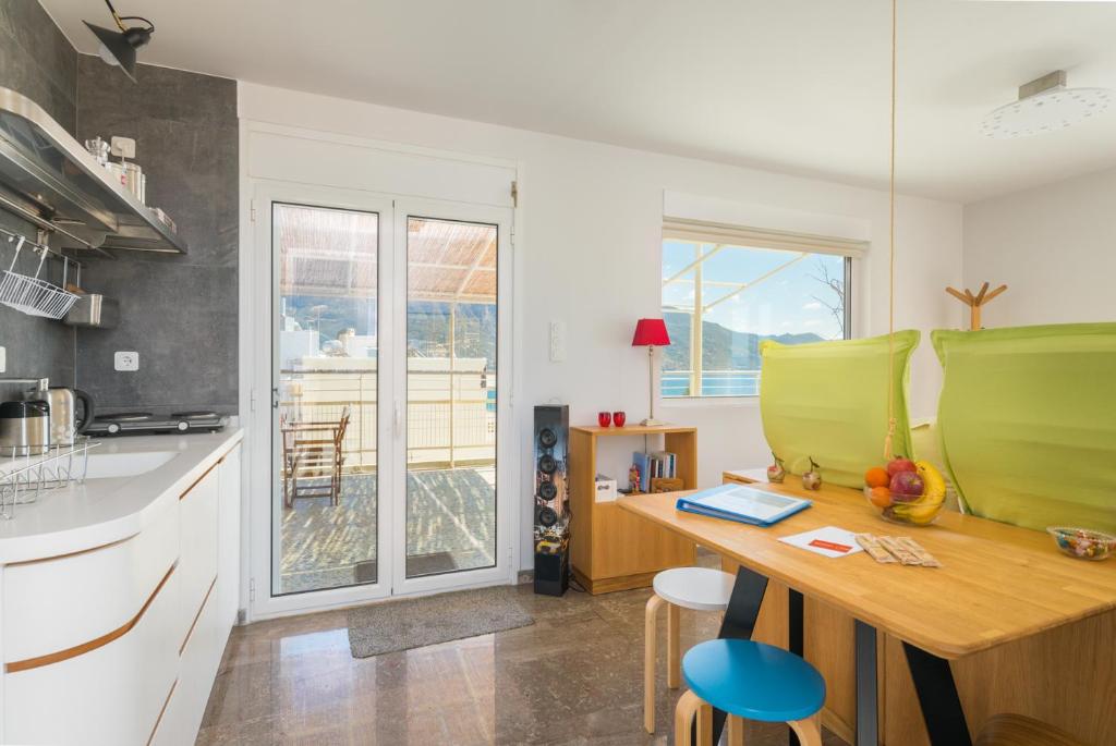 Kuchyňa alebo kuchynka v ubytovaní Seafront Penthouse LEO