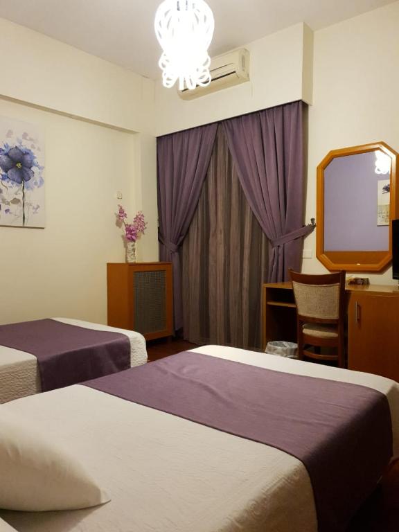 Postel nebo postele na pokoji v ubytování Ahiram Hotel Byblos