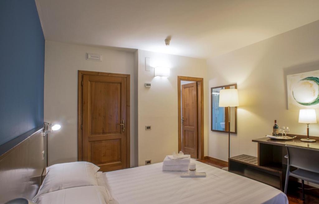 Postel nebo postele na pokoji v ubytování Locanda Giustini