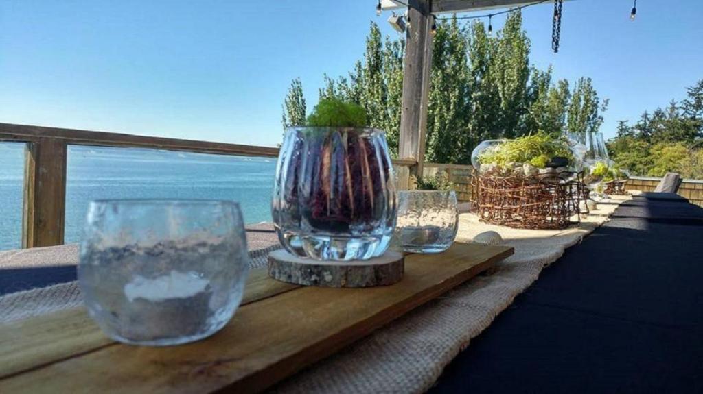 Balkón nebo terasa v ubytování Camano Island Inn