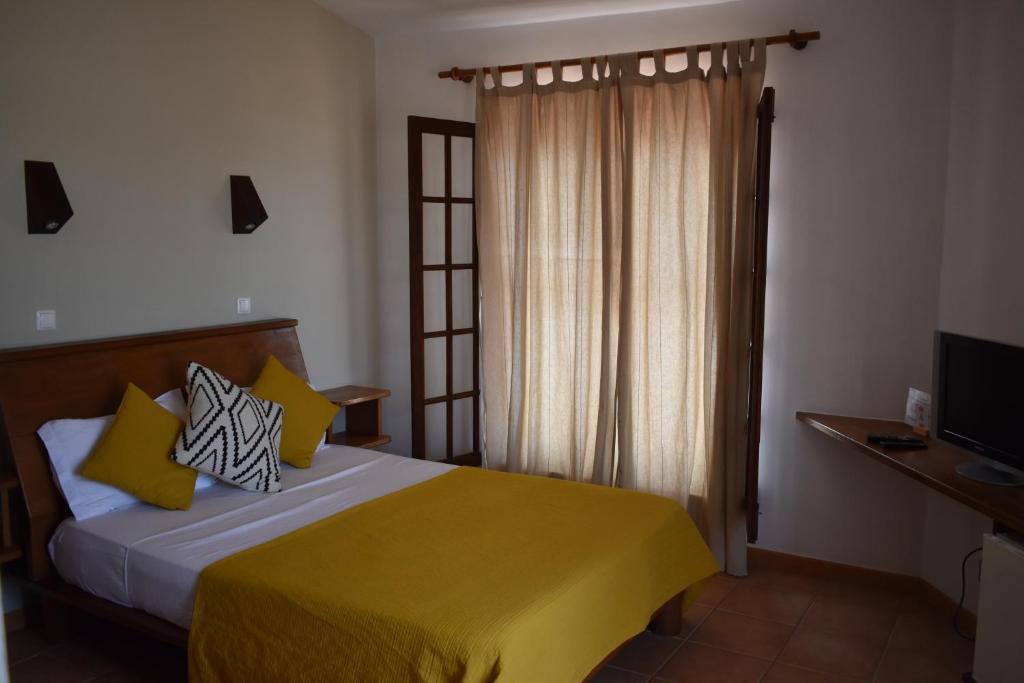 Postel nebo postele na pokoji v ubytování Guest House Orquidea