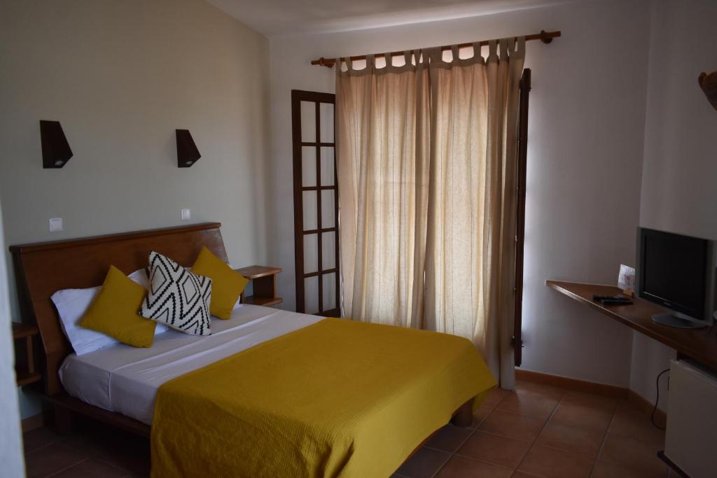 Postel nebo postele na pokoji v ubytování Guest House Orquidea