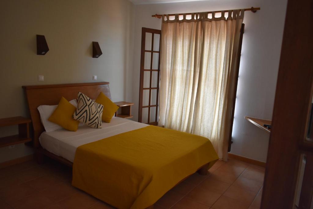 Postel nebo postele na pokoji v ubytování Guest House Orquidea