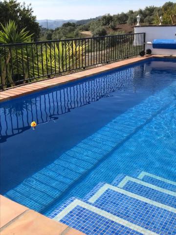 Bazén v ubytování B&B Cortijo Loma León nebo v jeho okolí