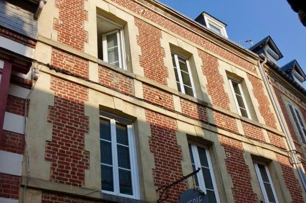 a red brick building with many windows on it at Appartement Trouville s/mer Plage in Trouville-sur-Mer