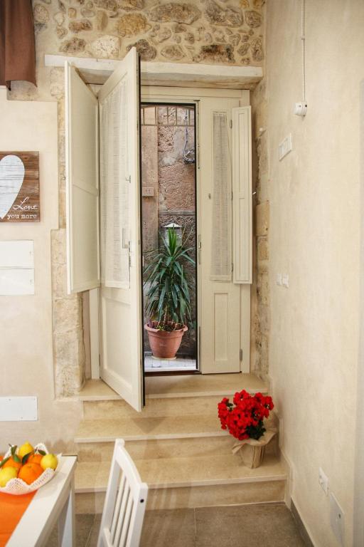 Zdjęcie z galerii obiektu Essentia Rooms- Ortigia Holidays w Syrakuzach