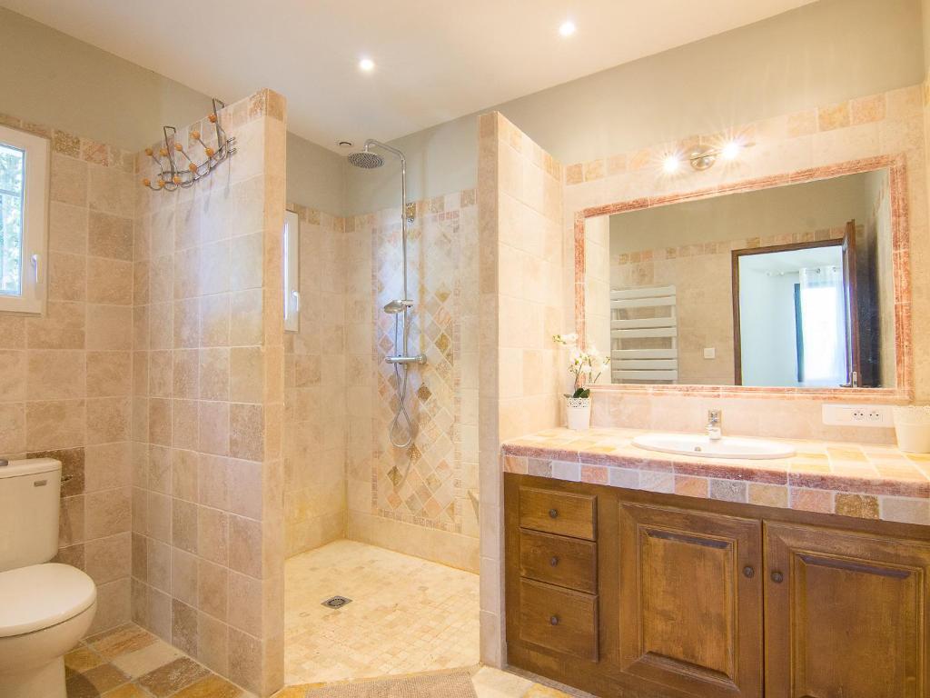 Koupelna v ubytování Holiday Home Bezert by Interhome