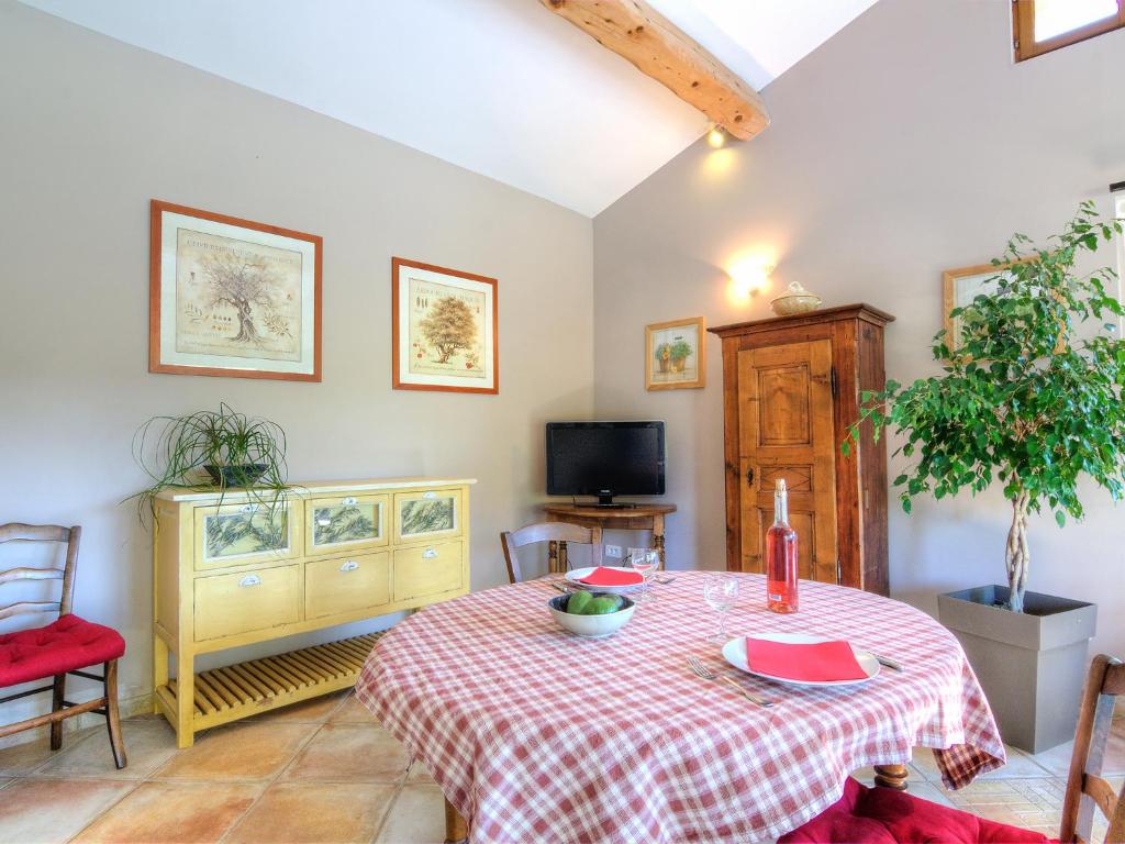 TV a/nebo společenská místnost v ubytování Holiday Home Bezert by Interhome