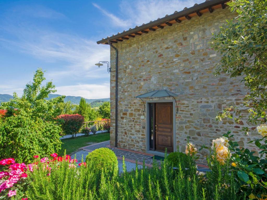A garden outside Apartment Il Borghetto-1 by Interhome