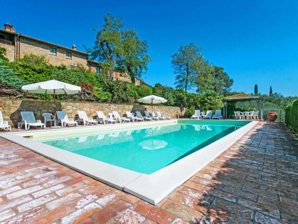 Swimming pool sa o malapit sa Apartment Cimabue by Interhome