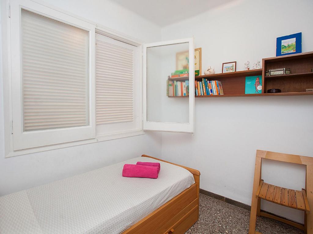 Postel nebo postele na pokoji v ubytování Apartment Sant Pol by Interhome