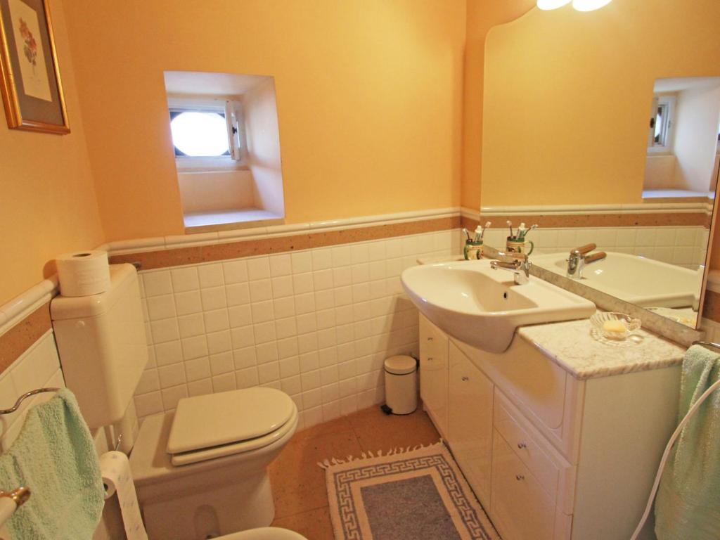 Łazienka w obiekcie Apartment Carovigno by Interhome
