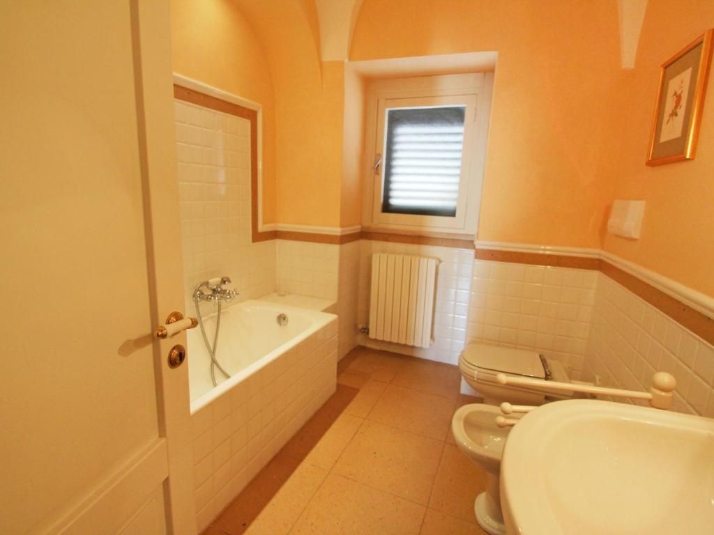 Łazienka w obiekcie Apartment Carovigno by Interhome