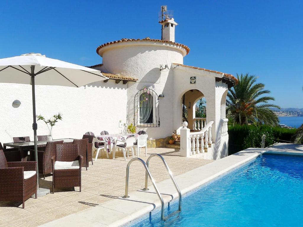 Villa con piscina y casa en Holiday Home Villa Avalon by Interhome, en Calpe